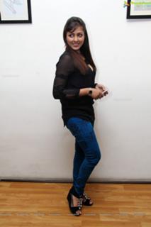 Madhu Shalini feet photo 5
