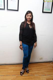 Madhu Shalini feet photo 18
