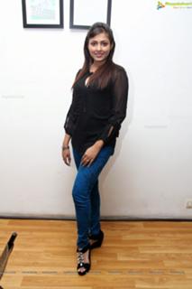 Madhu Shalini feet photo 17