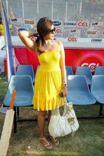 Madhu Shalini feet photo 11
