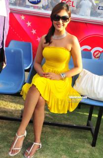 Madhu Shalini feet photo 20