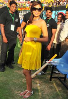 Madhu Shalini feet photo 18