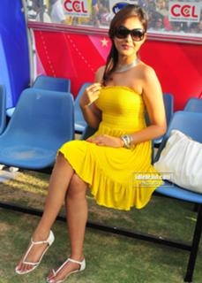 Madhu Shalini feet photo 16