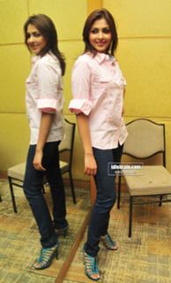 Madhu Shalini feet photo 15
