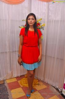 Madhu Shalini feet photo 7