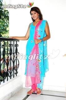 Madhu Shalini feet photo 18