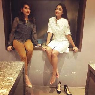Madhu Shalini feet photo 14