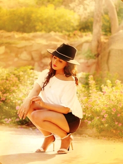 Madhu Shalini feet photo 11