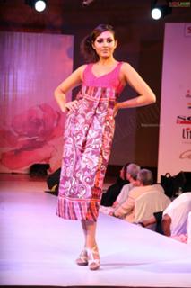 Madhu Shalini feet photo 15