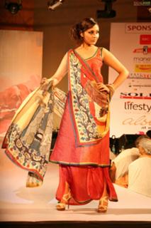 Madhu Shalini feet photo 10