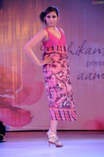 Madhu Shalini feet photo 5