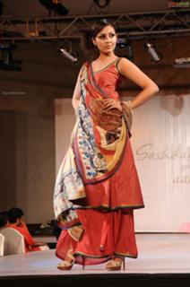 Madhu Shalini feet photo 20