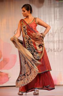 Madhu Shalini feet photo 17