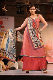 Madhu Shalini feet photo 16