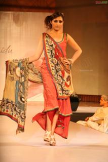 Madhu Shalini feet photo 13