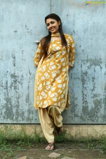 Madhu Shalini feet photo 2