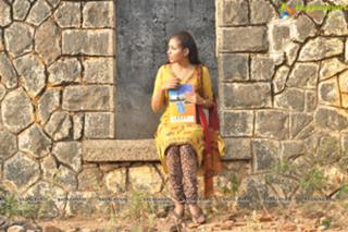 Madhu Shalini feet photo 17