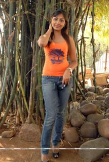 Madhu Shalini feet photo 11