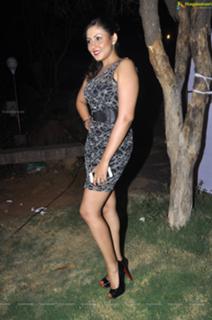 Madhu Shalini feet photo 4