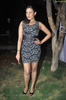 Madhu Shalini feet photo 3