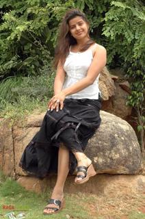 Madhu Sharma feet photo 1
