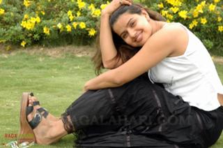 Madhu Sharma feet photo 18