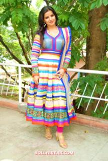 Madhu Sharma feet photo 2