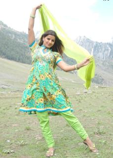 Madhu Sharma feet photo 17