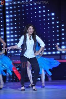 Madhuri Dixit feet photo thumbnail