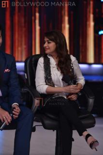 Madhuri Dixit feet photo thumbnail