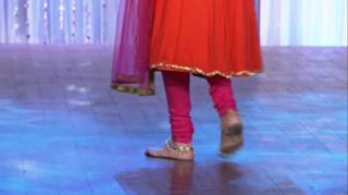 Madhuri Dixit feet photo thumbnail