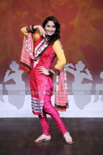 Madhuri Dixit feet photo thumbnail