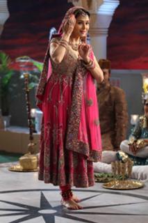 Madhuri Dixit feet photo thumbnail