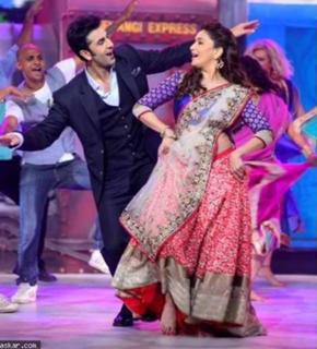 Madhuri Dixit feet photo thumbnail