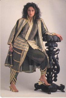Madhuri Dixit feet photo thumbnail