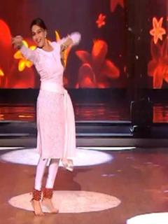 Madhuri Dixit feet photo thumbnail