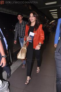 Madhuri Dixit feet photo thumbnail