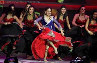 Madhuri Dixit feet photo thumbnail