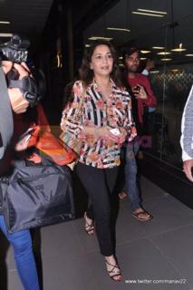 Madhuri Dixit feet photo thumbnail