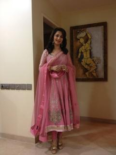 Madhuri Dixit feet photo thumbnail