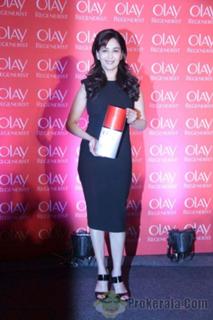 Madhuri Dixit feet photo thumbnail