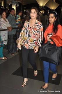 Madhuri Dixit feet photo thumbnail