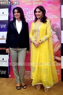 Madhuri Dixit feet photo thumbnail