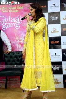 Madhuri Dixit feet photo thumbnail