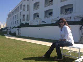 Madhuri Dixit feet photo thumbnail