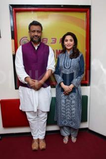 Madhuri Dixit feet photo thumbnail