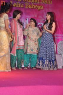 Madhuri Dixit feet photo thumbnail