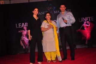 Madhuri Dixit feet photo thumbnail