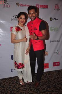 Madhuri Dixit feet photo thumbnail