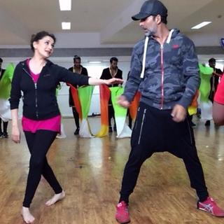 Madhuri Dixit feet photo thumbnail